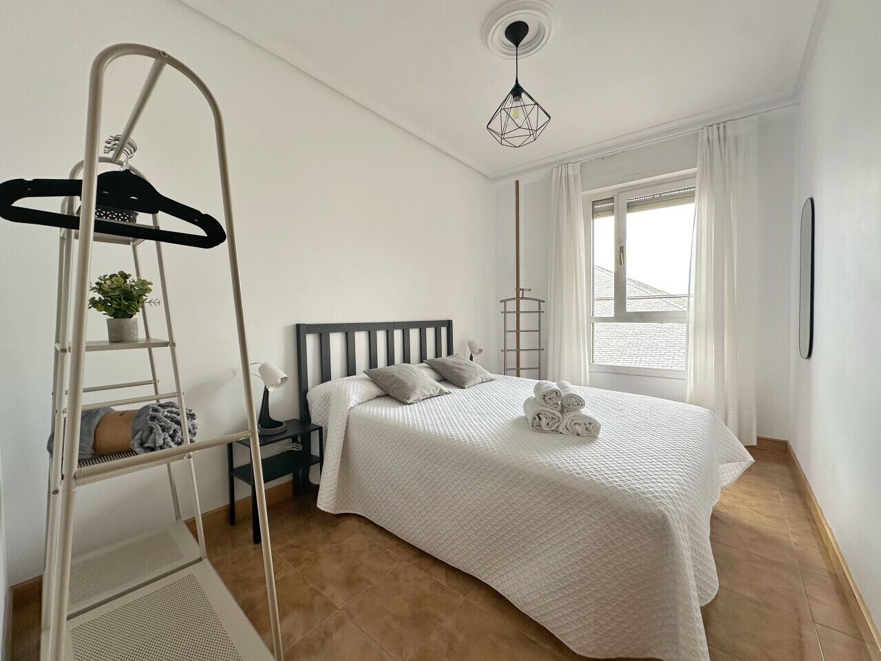 2 bedrooms, iron/ironing board, bed sheets