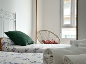 2 bedrooms, iron/ironing board, bed sheets