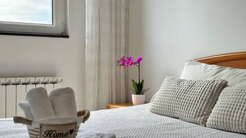 1 makuuhuone, silitysrauta/-lauta, vuodevaatteet