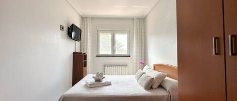 1 bedroom, iron/ironing board, bed sheets