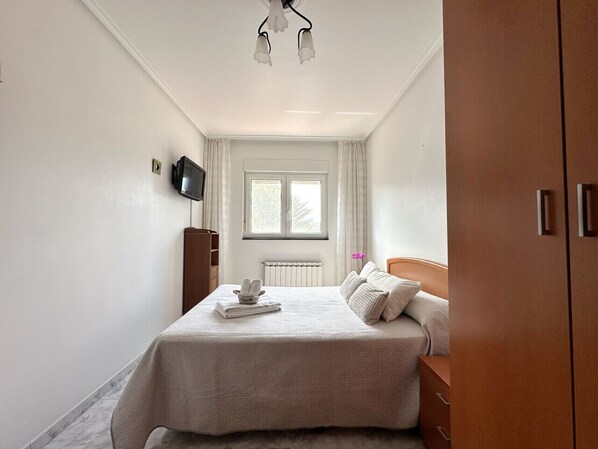 1 chambre, fer et planche Ă repasser, draps fournis