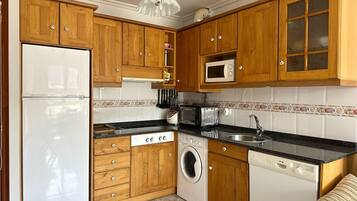 Réfrigérateur, micro-ondes, four, lave-vaisselle