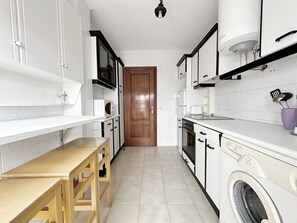 電子レンジ、オーブン、コーヒー / ティーメーカー、トースター