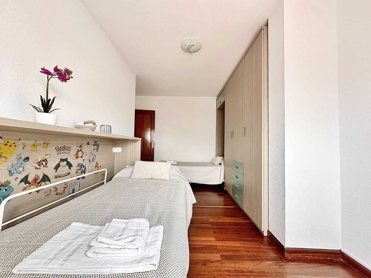3 bedrooms, iron/ironing board, bed sheets