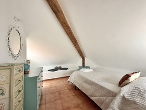 3 室のベッドルーム、アイロン / アイロン台、ベッドシーツ