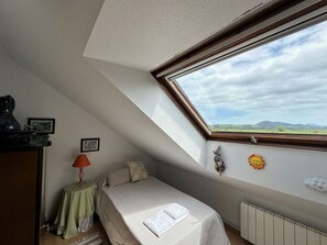 2 室のベッドルーム、アイロン / アイロン台、ベッドシーツ