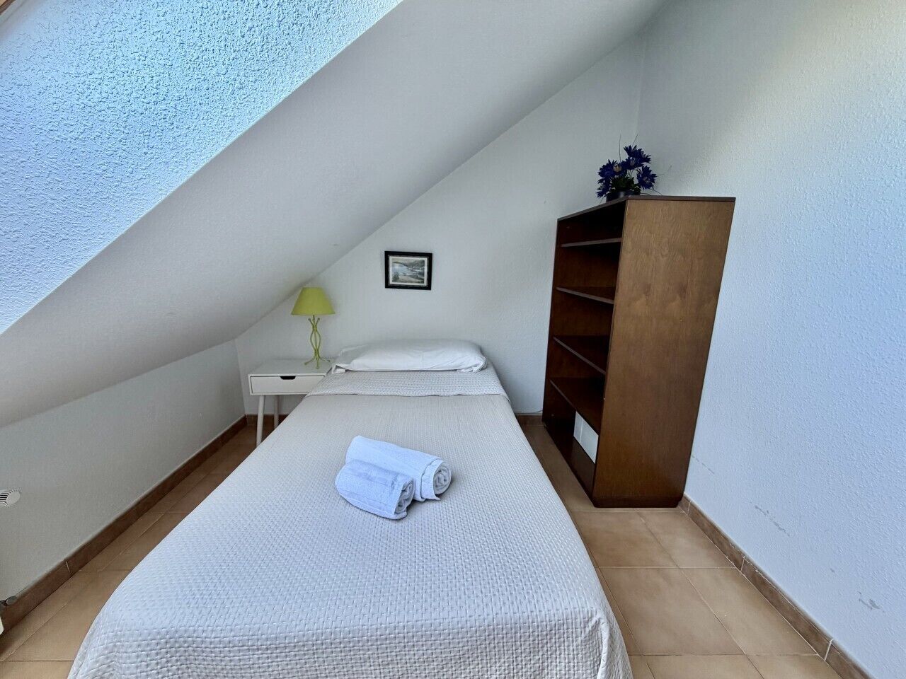 2 slaapkamers, een strijkplank/strijkijzer, beddengoed