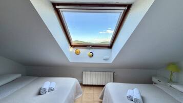 2 slaapkamers, een strijkplank/strijkijzer, beddengoed