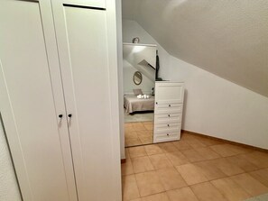 2 chambres, fer et planche à repasser, draps fournis