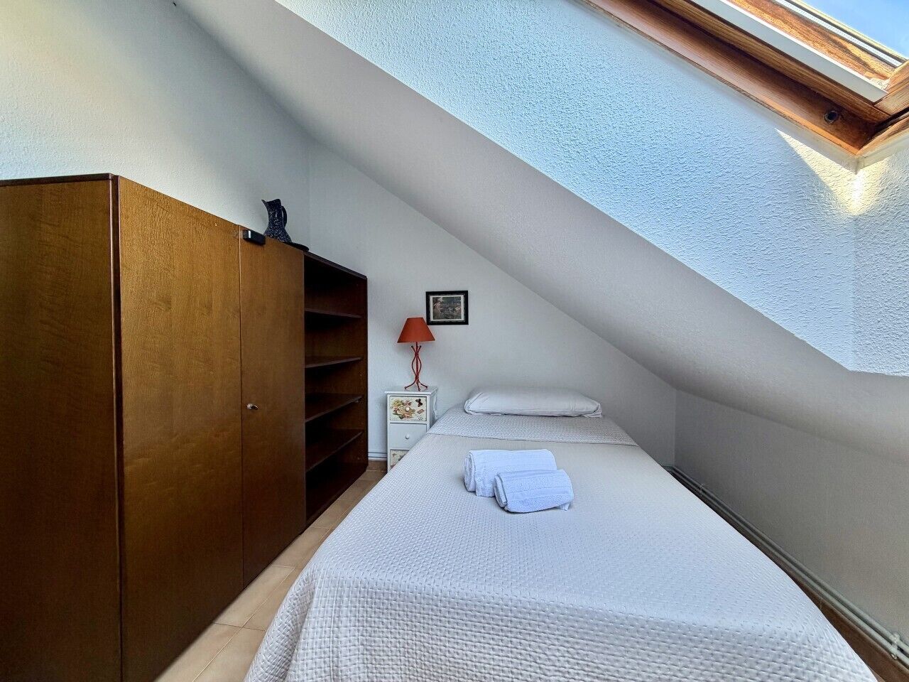 2 slaapkamers, een strijkplank/strijkijzer, beddengoed