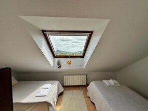 2 slaapkamers, een strijkplank/strijkijzer, beddengoed