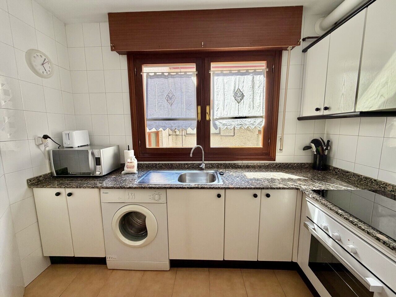 Fridge, microwave, oven, coffee/tea maker