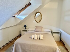 2 bedrooms, iron/ironing board, bed sheets