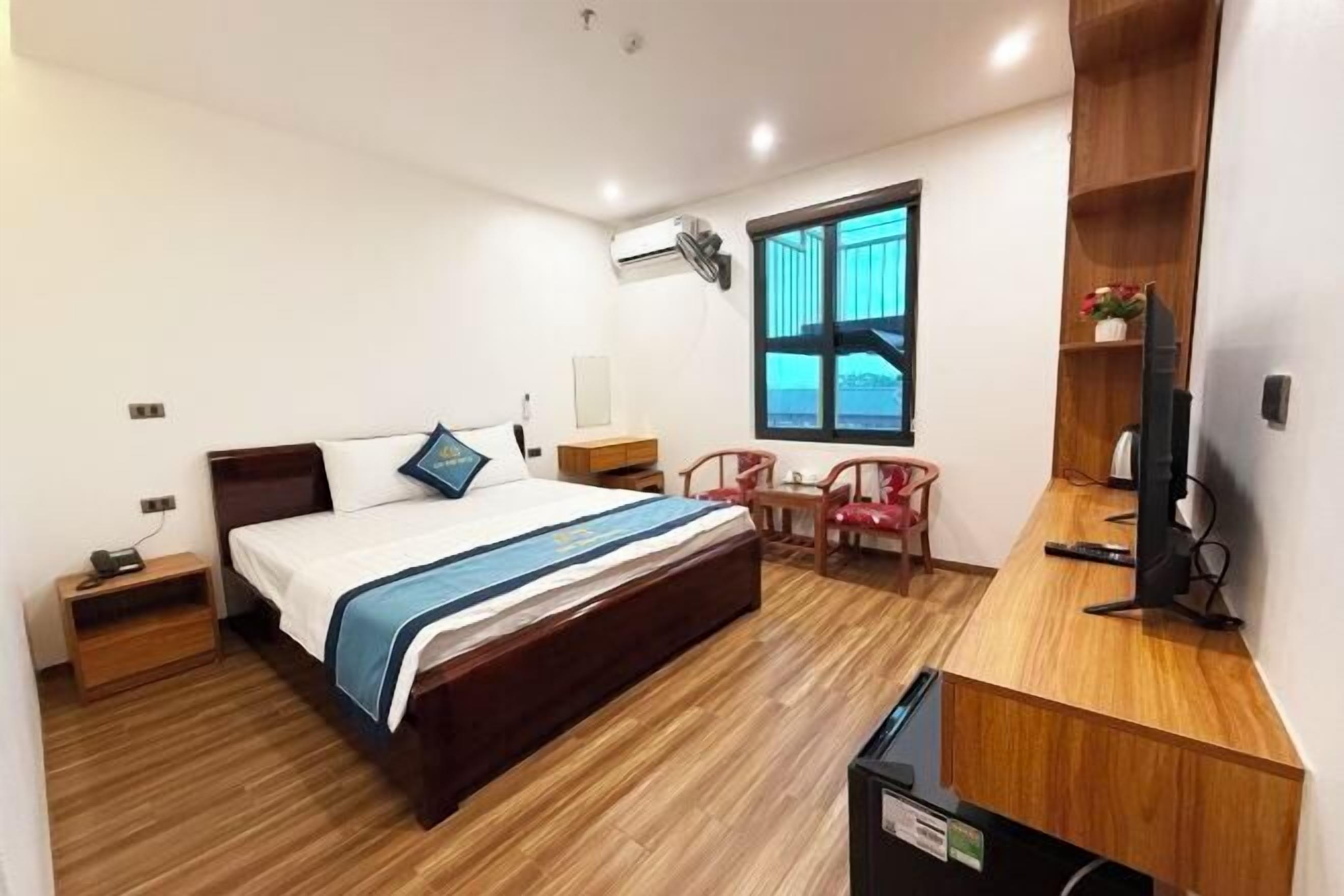 Premium bedding, memory-foam beds, in-room safe, desk