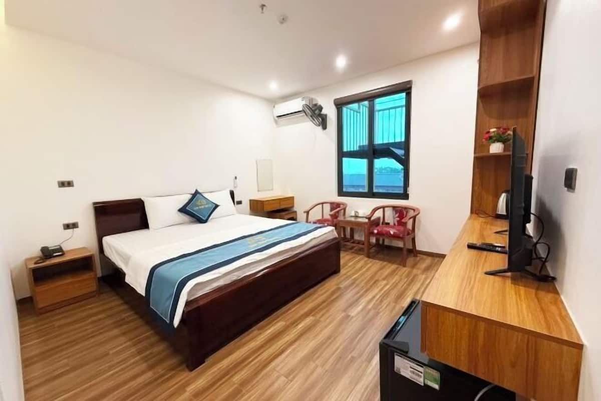 Premium bedding, memory-foam beds, in-room safe, desk