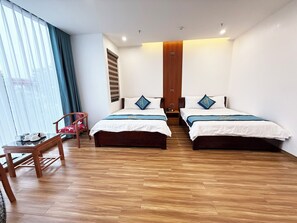 Luxe kamer, 1 twee- of 2 eenpersoonsbedden, uitzicht op de stad | Luxe beddengoed, bedden met traagschuimmatrassen, een kluis op de kamer