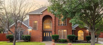 Luxurious 5 Bedroom Retreat with Pool!