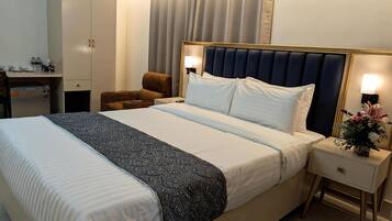 Suite, balcon, vue ville | Fer et planche à repasser, Wi-Fi gratuit