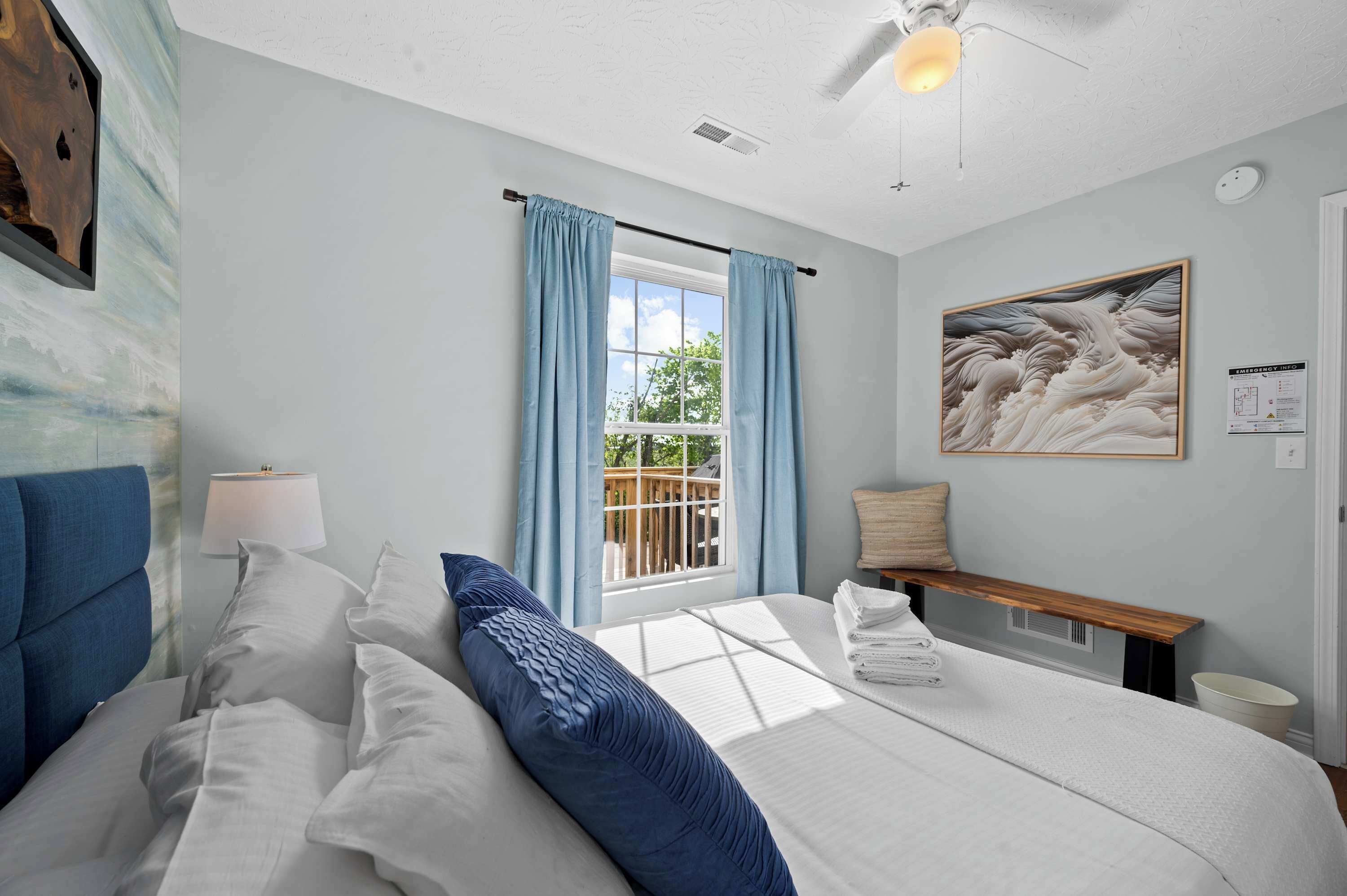 3 bedrooms, iron/ironing board, WiFi, bed sheets