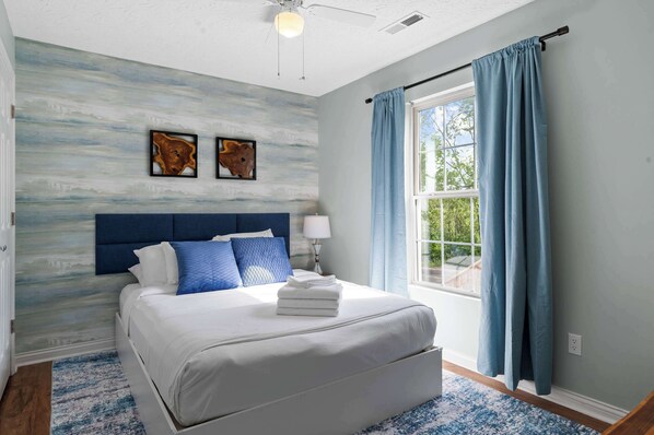 3 habitaciones, tabla de planchar con plancha, wifi y ropa de cama 