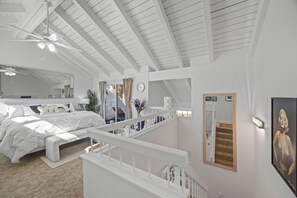 3 Schlafzimmer, Schreibtisch, Bügeleisen/Bügelbrett, Reisekinderbett