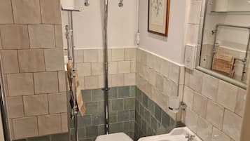 Standaard eenpersoonskamer | Badkamer