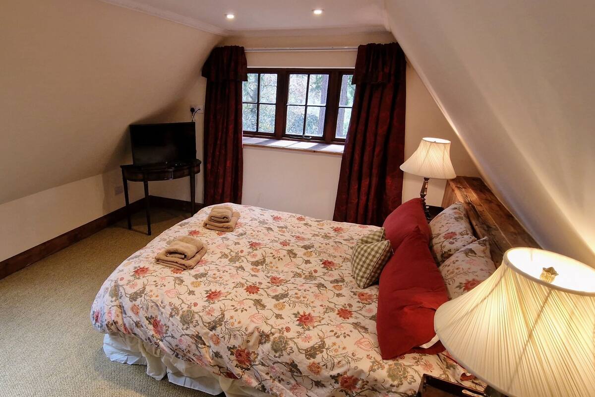 Down duvets, desk, laptop workspace, soundproofing