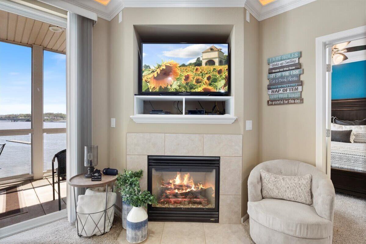 TV, fireplace, offices