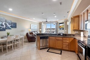 Fridge, microwave, oven, stovetop - Immaculate Lands End #735 3Bed/2Bath New Remodel! (Osage Beach)