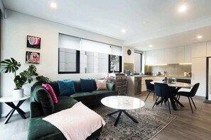 TV - Stylish 2-BR Apartment in the Heart of South Perth (South Perth)