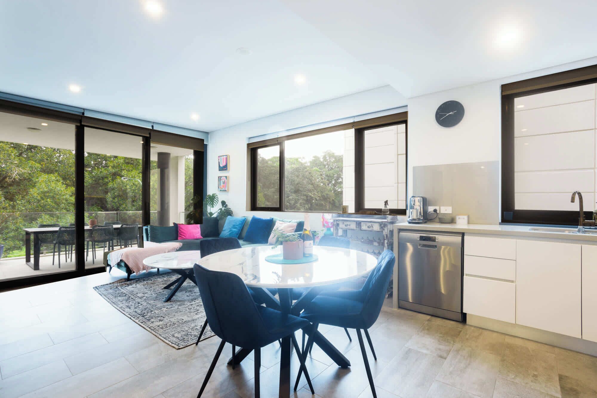 المنشأة من الداخل