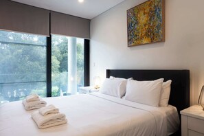 2 bedrooms, iron/ironing board, internet, bed sheets