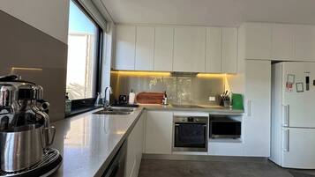 Fridge, microwave, oven, stovetop