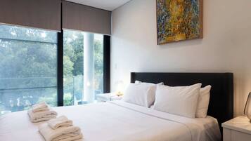 2 bedrooms, iron/ironing board, internet, bed sheets