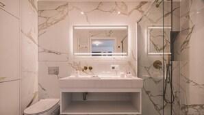 A modern bathroom with a marble backsplash, a large mirror, and a glass-enclosed shower. - Linterna Luksus nad Ba Tykiem Let s Sea G ski SPA (Mielno)