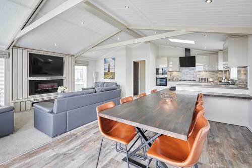 Host & Stay | Captain Cook Lodge