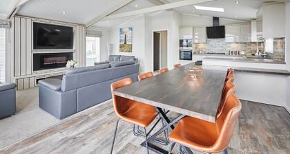 Host & Stay | Captain Cook Lodge