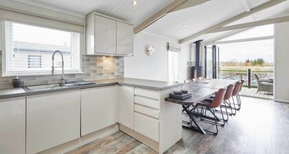 Host & Stay | Endeavour Lodge