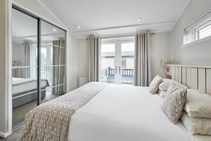 3 chambres, lit parapluie, draps fournis