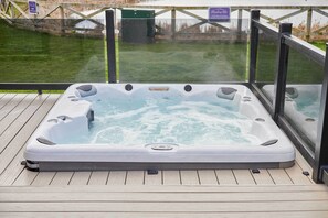 Bain à remous extérieur
