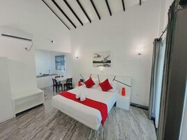 Deluxe Double Room | Desk, laptop workspace, blackout drapes, iron/ironing board