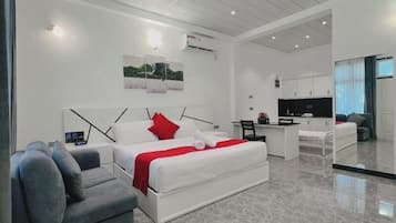Luxury Suite | 2 bedrooms, desk, laptop workspace, blackout drapes