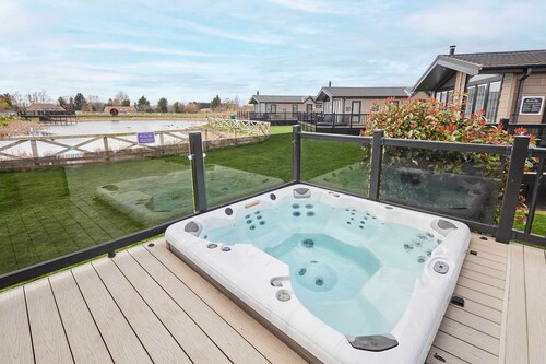 Host & Stay | Stan Hollis Lodge