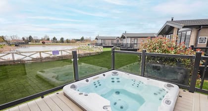 Host & Stay | Stan Hollis Lodge