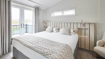 3 chambres, lit parapluie, draps fournis