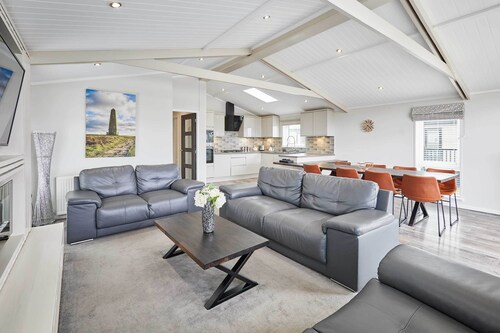 Host & Stay | Transporter Lodge