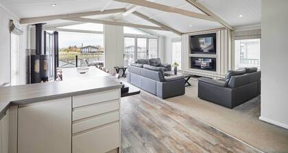 Host & Stay | Transporter Lodge