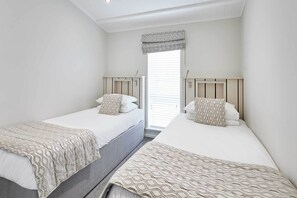 3 bedrooms, travel crib, WiFi, bed sheets