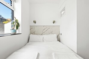 1 quarto, acesso à internet, roupa de cama