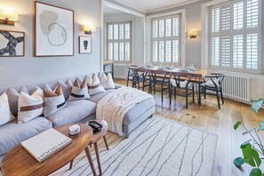TV, offices - Host & Stay | Brunswick Place Apartment (Brighton and Hove)